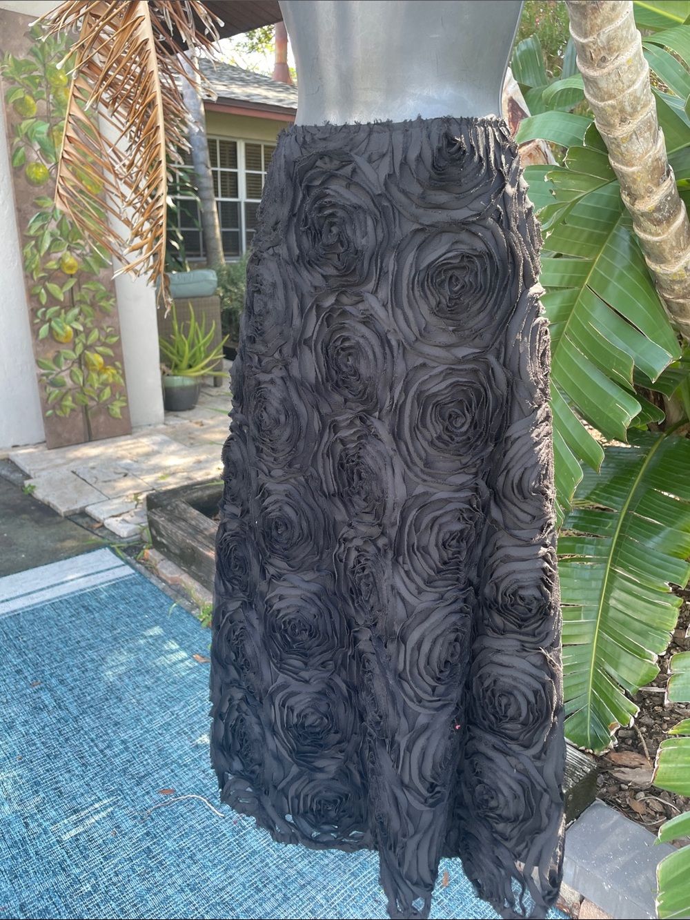 cachet 3-D floral Rosette a line skirt